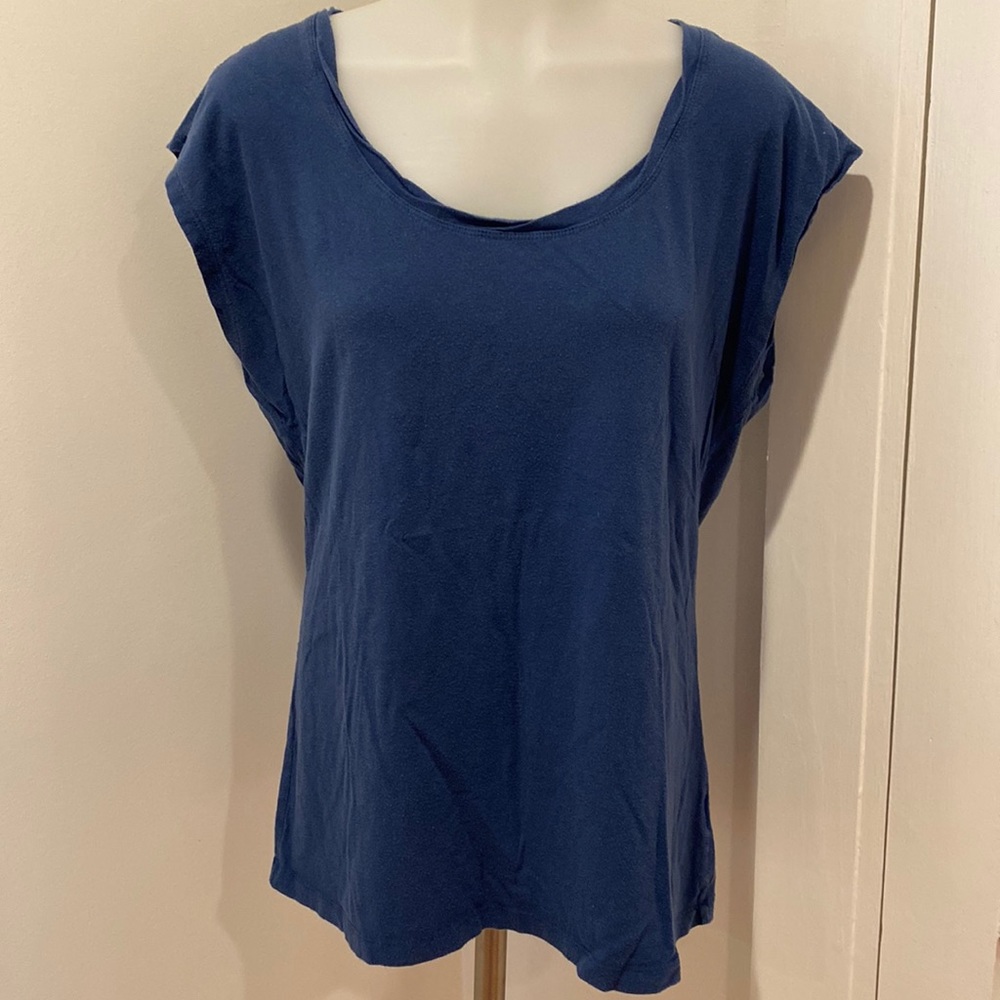 Blue stretchy t shirt